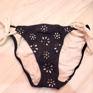 NWOT Victorias Secret Black and White Floral Eyelet detail Bikini Bottoms Size S